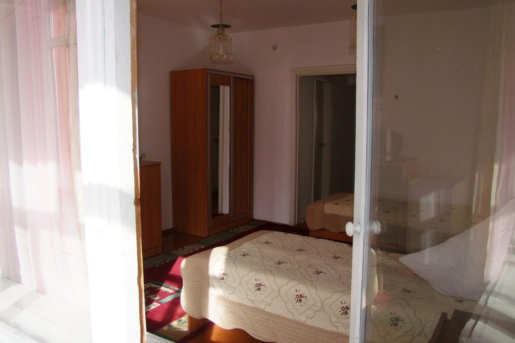 Otel Issyk-Kul Karakol Exteriér fotografie
