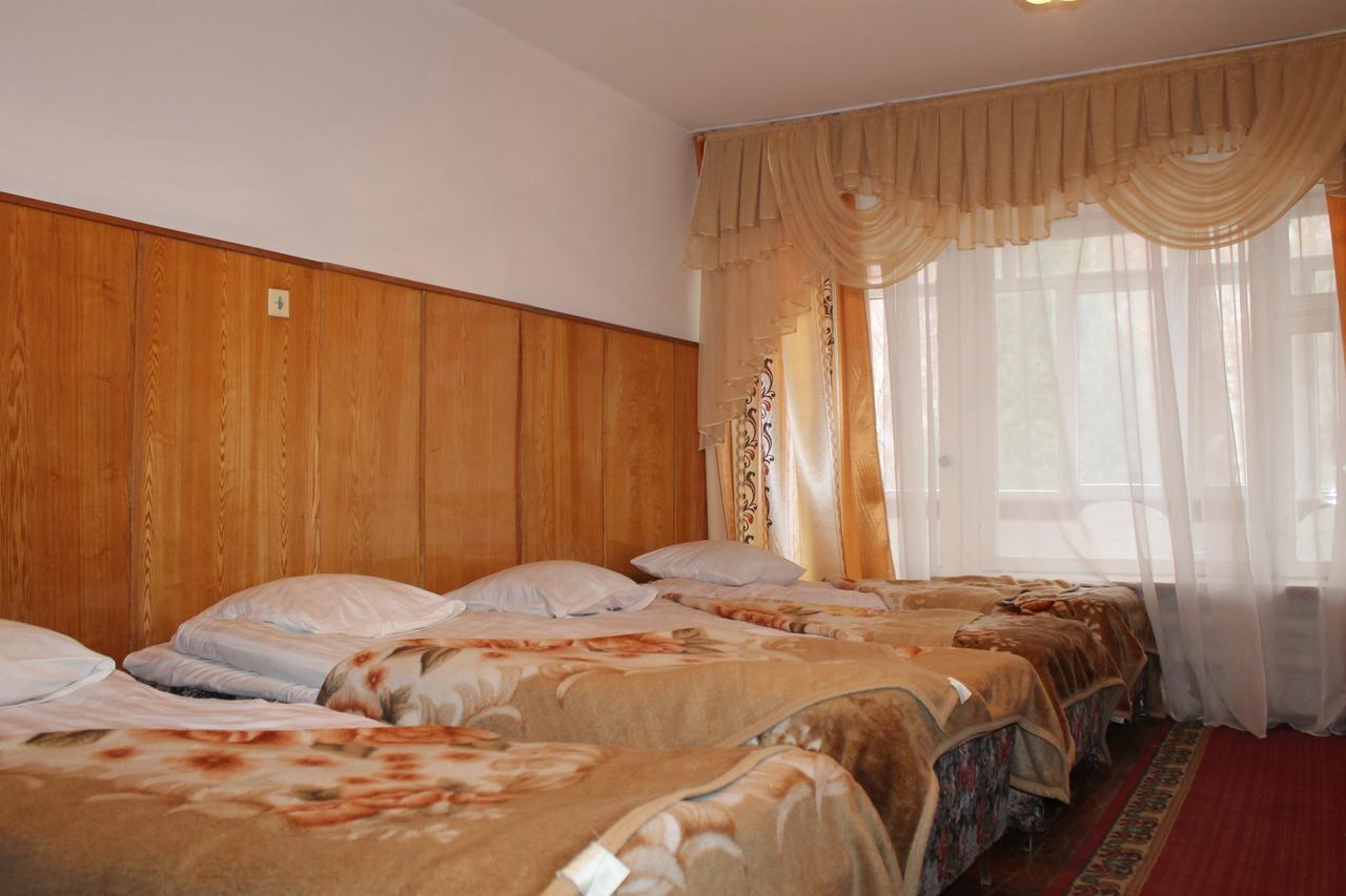 Otel Issyk-Kul Karakol Exteriér fotografie